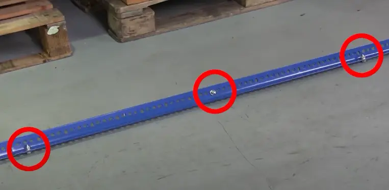 Photo showing the fittings needed for bracing, and where and how to position them on the bracing.