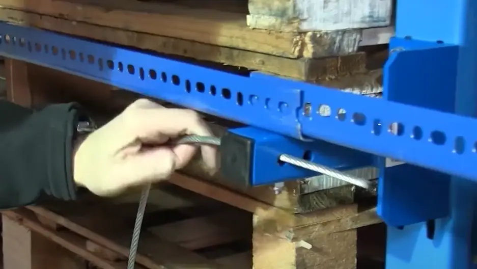 Photo showing how to thread the cable through the main middle bracket.
